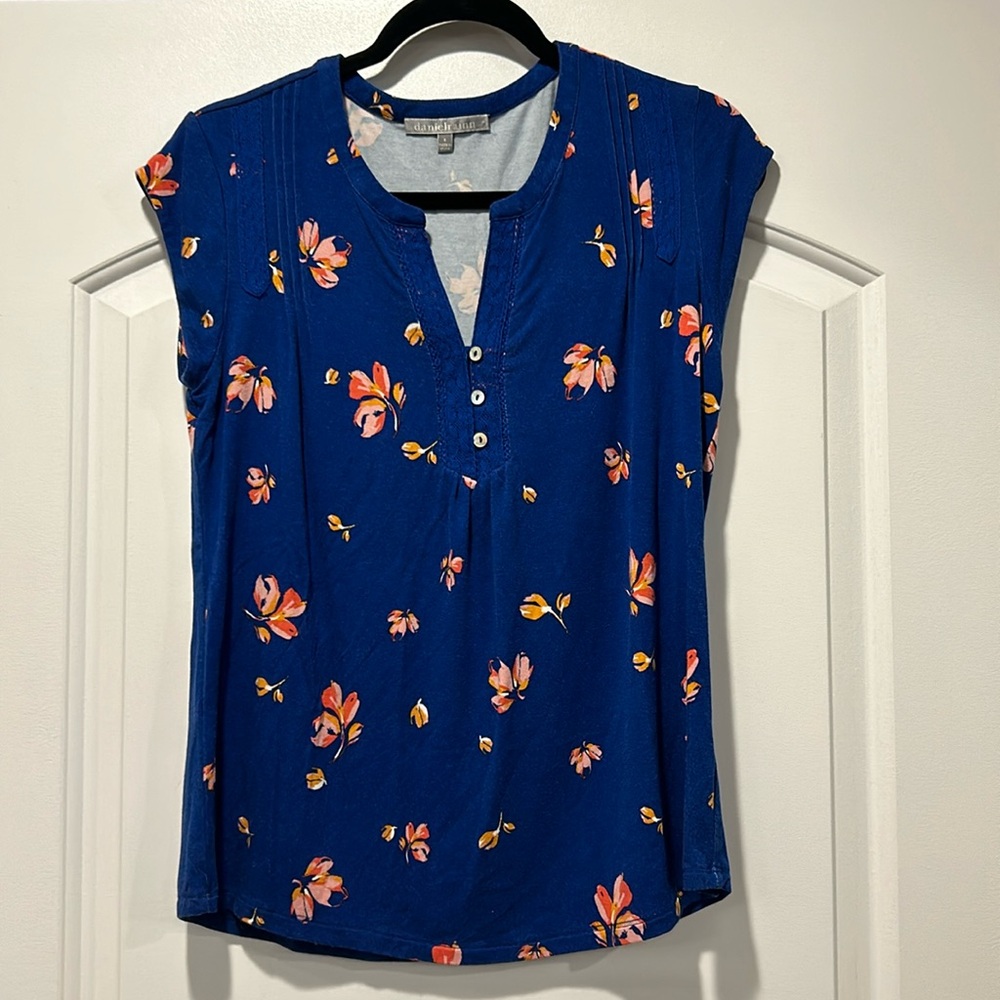 Blue floral Daniel Rainn shirt, size small